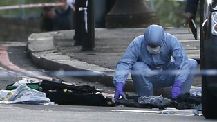 Presuntos terroristas islámicos degüellan a un soldado en Londres y lo filman
