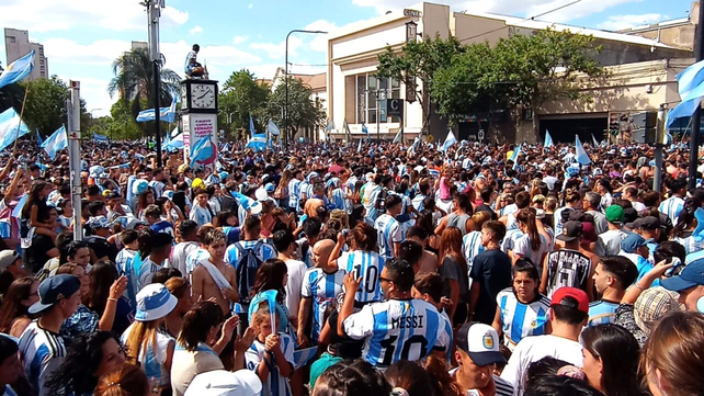Hubo un fuerte operativo de seguridad y ayer se prohibió la venta de alcohol en la ciudad de 12 a 20 horas. No hubo incidentes.