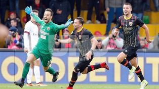 El arquero de Benevento entró en la historia con un gol agónico al Milan