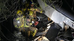 A horas del accidente de trenes en Andalucía, un tren chocó contra un muro de contención en Barcelona. Un muerto y 39 heridos
