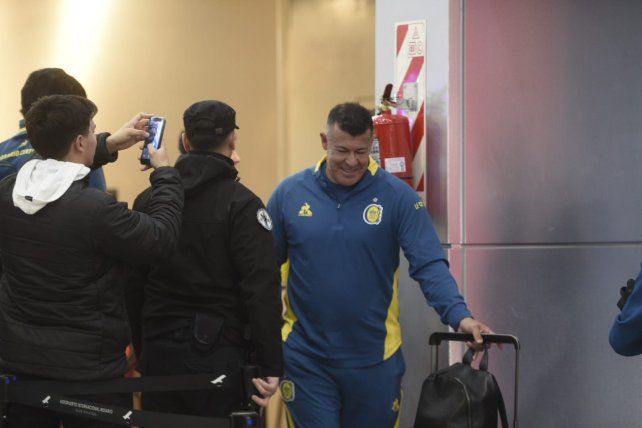 Jorge Almirón sonríe en la previa del viaje a San Pablo. Su Central irá por la clasificación a cuartos de final.