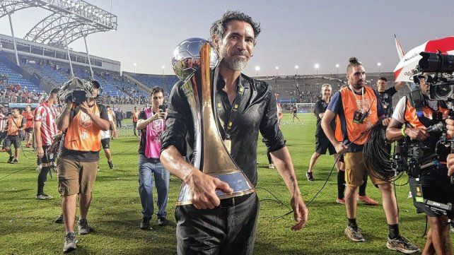 Eduardo Domínguez le mandó un mensaje a los hinchas de Estudiantes.