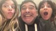 Tres de un par perfecto. Diego con Giannina y Dalma en la última foto difundida ayer