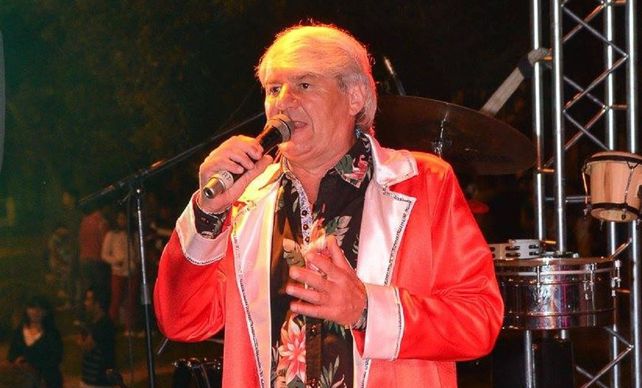 Bovina fue uno de los pioneros de la radiodifusión en la región y actualmente conduce la mañana de su emisora y la tira deportiva.
