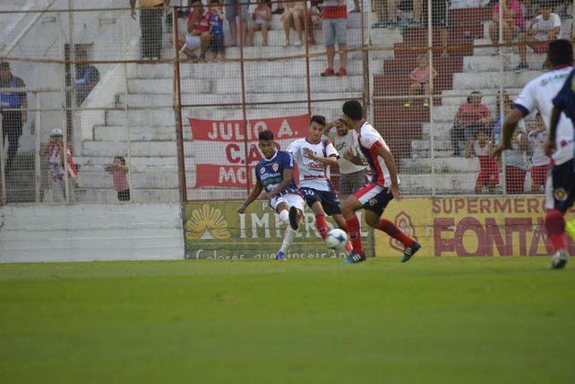 Paridad. Atlético lidera el grupo en soledad. El Depro podrá alcanzarlo esta noche si logra la victoria.