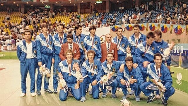 La primera medalla que obtuvo el seleccionado argentino de vóley fue en Seúl 88 y también fue ante Brasil.