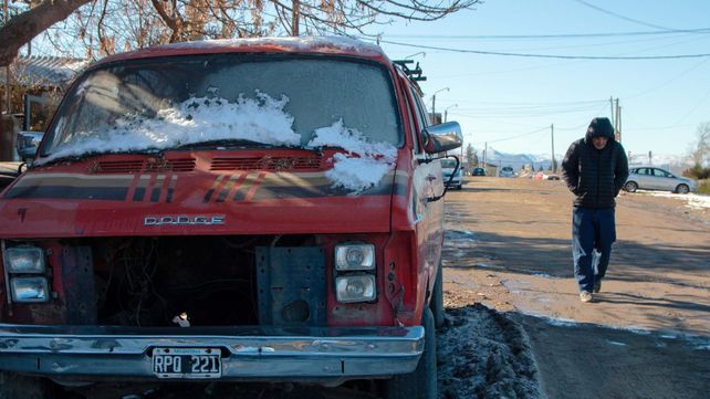 Hielo y escarchas en varios puntos del país por la ola de frío polar.