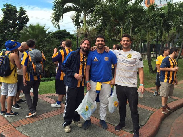 Los hinchas de Central en Medellín