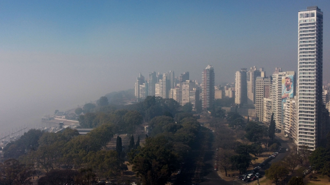 El humo proveniente de los incendios en el Delta del Paraná causó estragos en la salud de los rosarinos y rosarinas.