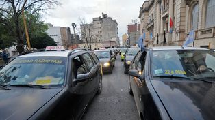 Los taxistas quieren conectar los botones antipánico con el 911