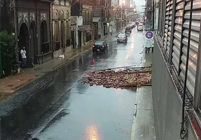 Se cayó un tapial en 9 de julio al 2200. Foto lector.