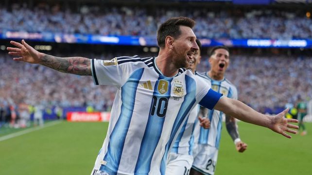 Messi anotó tres goles e igualó la línea de Klose como máximo goleador en mundiales.