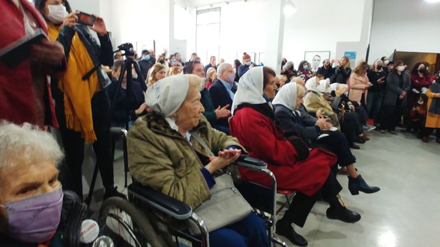 &nbsp;Madres de Plaza de Mayo: homenaje a 45 años de su primera ronda