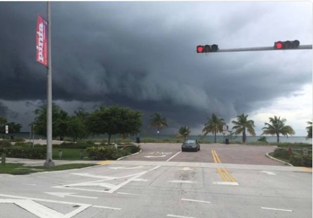 Entrerrianos en Miami: Las calles están vacías, no hay combustible ni luz
