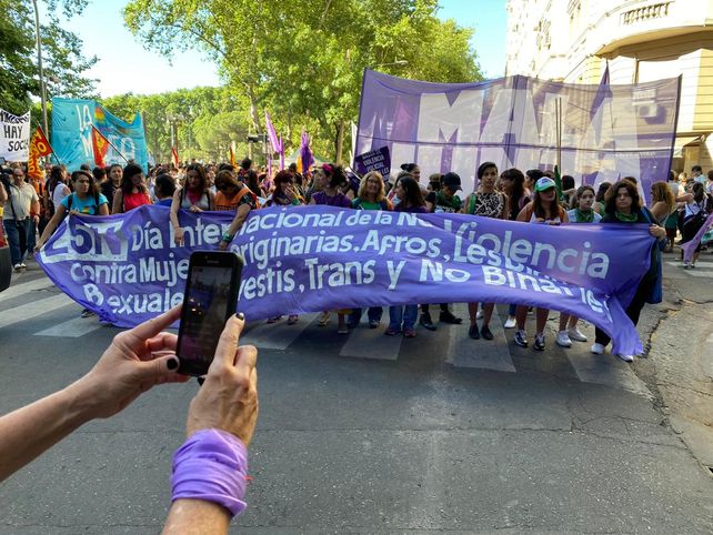 Masiva marcha en Rosario del colectivo de mujeres por la Eliminación de ...