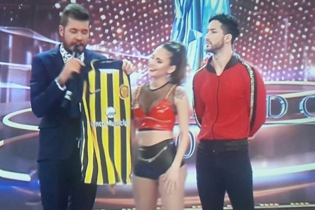 Silvina Luna brilló en el Bailando donde fue acompañada por una hinchada bien canalla