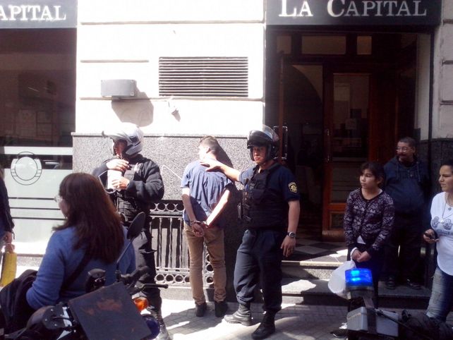 El joven fue detenido y golpeado por la gente hasta que llegó la policía.&nbsp;