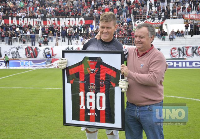 El titular Santo habló de la necesidad de incorporar un mediocampista.    Foto UNO/Mateo Oviedo