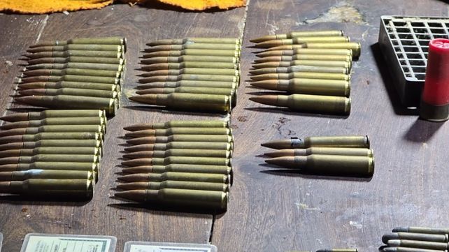 En un allanamiento por el robo de aceite hallaron un arsenal en la casa de un empleado municipal de Concordia