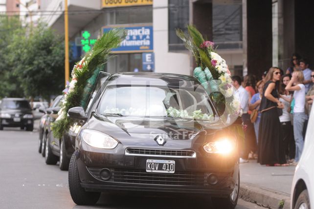 Una multitud acompañó el cortejo fúnebre en el último adiós a Serena
