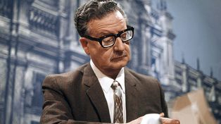 Al mediodía inició el bombardeo a La Moneda, la casa de Gobierno de Chile, que duró 15 minutos. Salvador Allende fue encontrado sin vida en el salón principal
