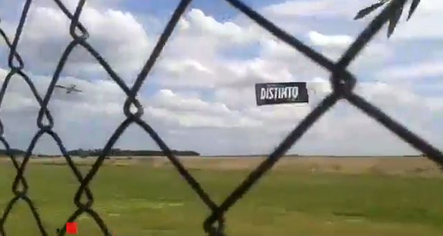 Se cayó una avioneta de publicidad en la costa