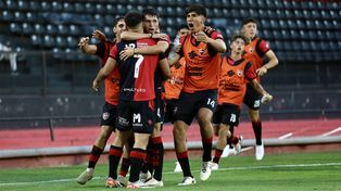 Qué ex jugadores de Newells son candidatos a dirigir la reserva
