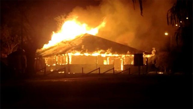 Victoria: un quincho quedó destruido tras un incendio