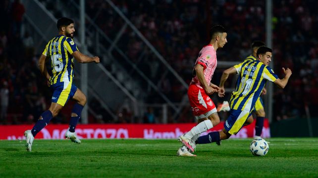 En cancha de Instituto el canalla no pudo ganar, pero al menos logró traerse un empate.