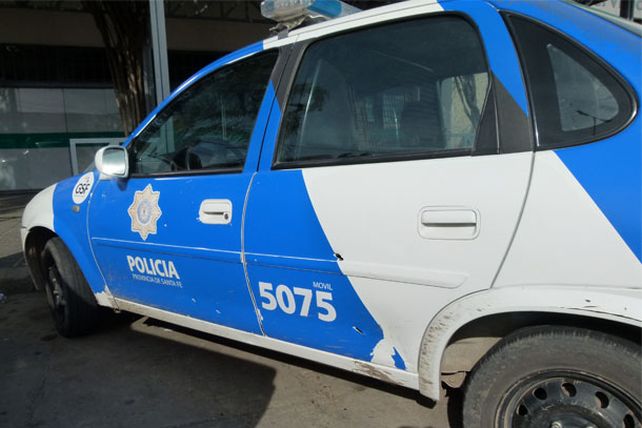 Le tiró a dos policías e impactó con seis balazos a un patrullero