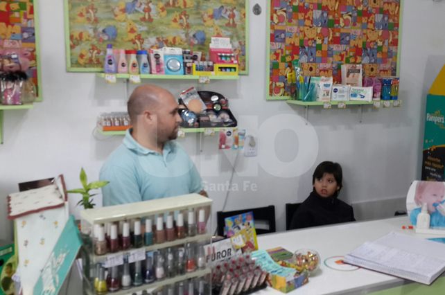 Agradecido. Por el arresto de los ladrones y lo recuperado por los policías.