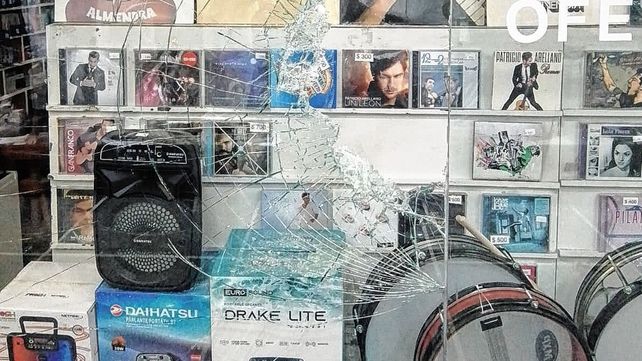 Lo detuvieron robando un equipo de música en el local Compactos  de la peatonal San Martín