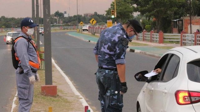 La policía provincial realiza controles en los accesos a la ciudad de Formosa