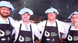 Pablo Tejada, Leandro Grassi, Luis Kessler y&nbsp; Fabián Requejo, integrantes del equipo Malvinas Argentinas que ganó el premio al mejor choripán del mundo.