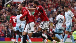 Manchester United se lo dio vuelta a Nottingham Forest y pelea arriba en la Premier