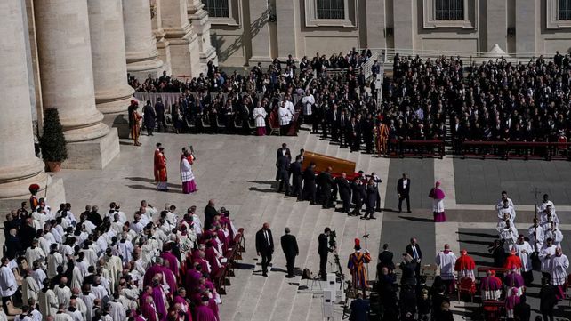 Las imágenes más emotivas del funeral del papa Francisco en la Plaza de San Pedro
