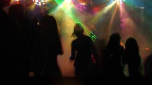 Un hombre murió de un infarto al enterarse que su hija había organizado una fiesta en su casa