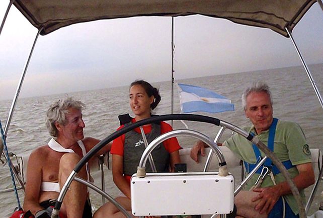 Investigan si restos hallados son del velero argentino
