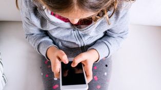 Llevó su teléfono a reparar y le gestionaron un crédito desde una app: ordena a la billetera virtual cesar el cobro
