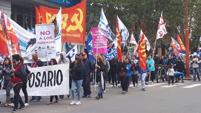 Aceiteros marcharon en Villa Gobernador Gálvez contra los despidos en Cargill