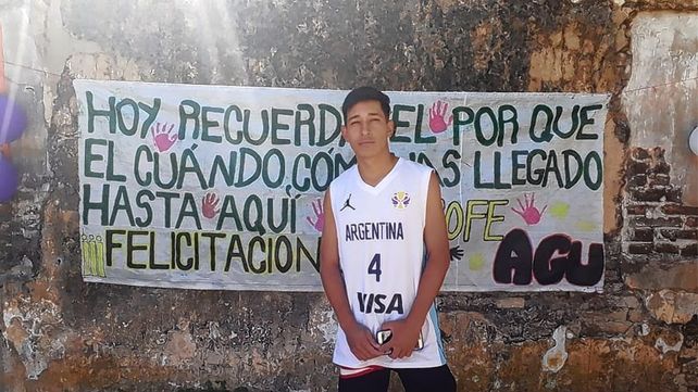 Agustín se recibió de Profesor y festejó Santa Elena