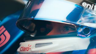 La mirada firme de Franco Colapinto, antes de salir a la pista de Marina Bay para la FP2 del GP de Singapur.