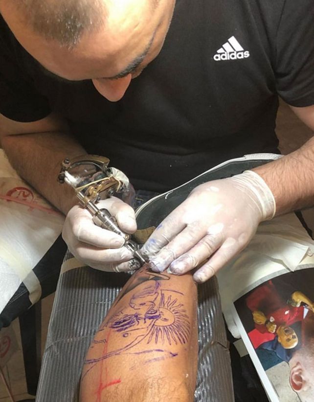El llamativo tatuaje del hijo de Sampaoli