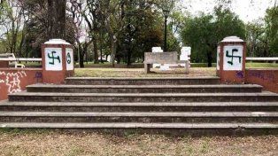 Los grupos nazis están presentes en Entre Ríos y algunos fueron condenados. Pintan esvásticas, rompen tumbas y atacan en las redes.