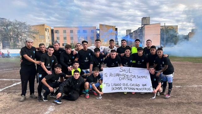 Rosarina. El plantel de 14 de Junio le tributó un sentido homenaje a su capitán Saúl Santana