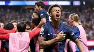 Doué grita desaforadamente el gol de Dembelé que liquidó la victoria de PSG.