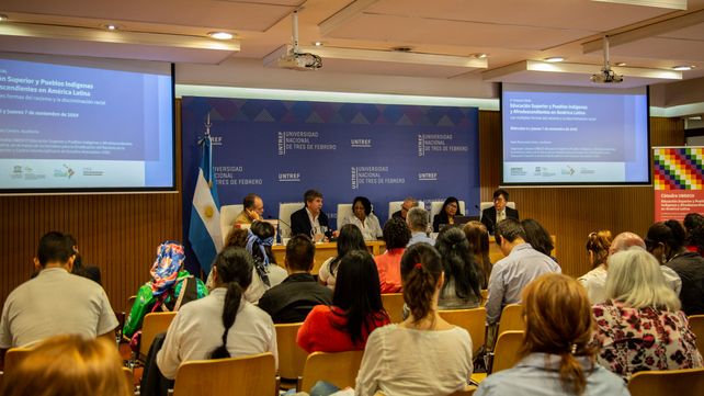 El coloquio estuvo dedicado a analizar e intercambiar reflexiones sobre las diversas formas de racismo y discriminación racial en la educación superior.