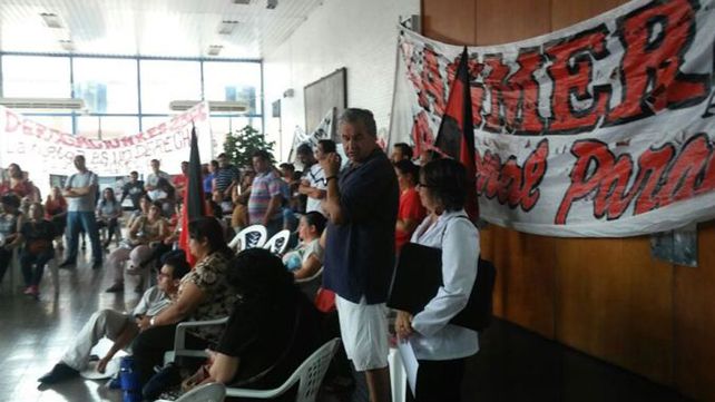 Agmer Paraná se manifesta en el CGE