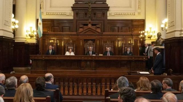 Duro golpe a Macri: la Corte lo obliga a pagarle $15.000 millones a San Luis