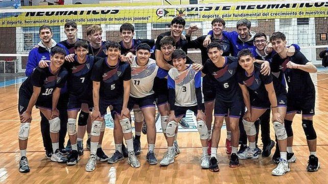 El seleccionado Sub 18 masculino de Santa Fe derrotó en el debut a Mendoza en sets corridos. El seleccionado Sub 18 masculino de Santa Fe derrotó en el debut a Mendoza en sets corridos.